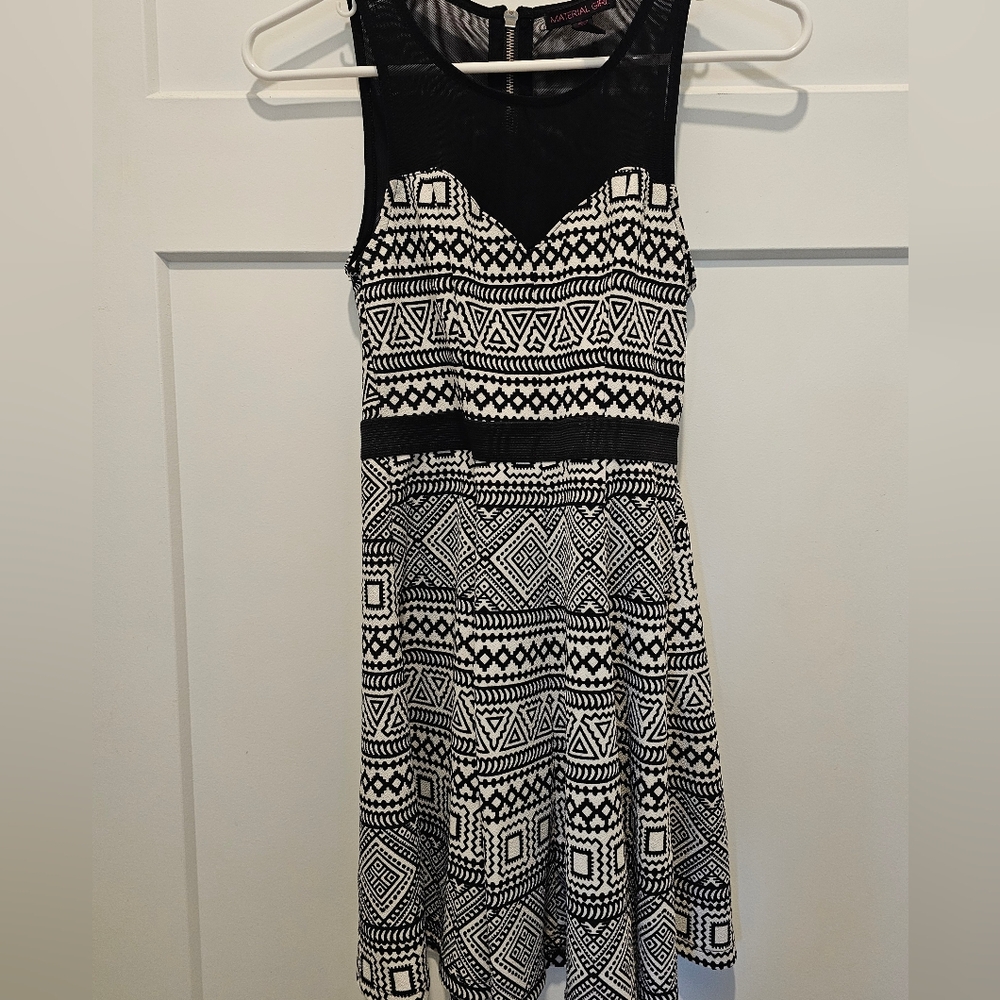 Material Girl Women's Dress Size X-Small Black And White Measurements In Photos